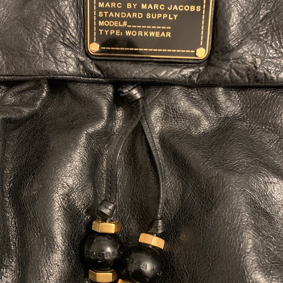 MARC BY MARC JACOBS BLACK LEATHER HOBO BAG - Picture 3 of 6